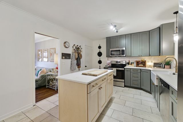 1119 Walton Dr, Murfreesboro, TN 37130