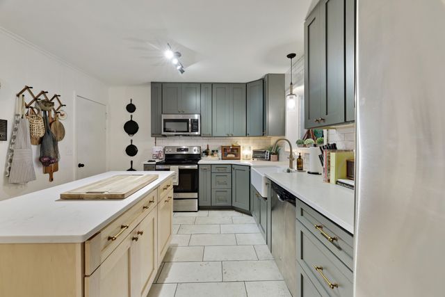 1119 Walton Dr, Murfreesboro, TN 37130