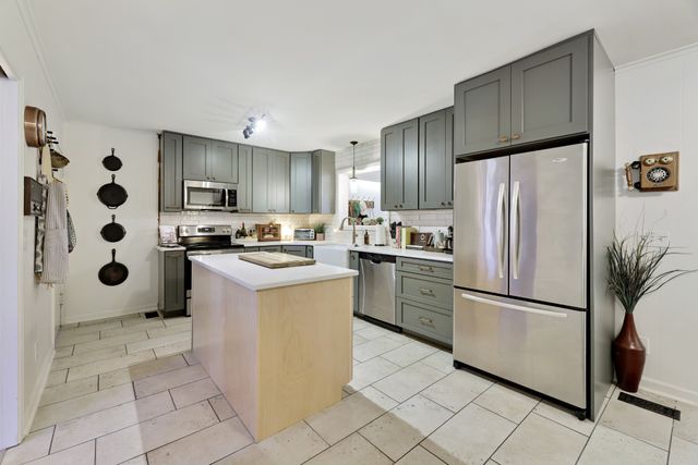 1119 Walton Dr, Murfreesboro, TN 37130