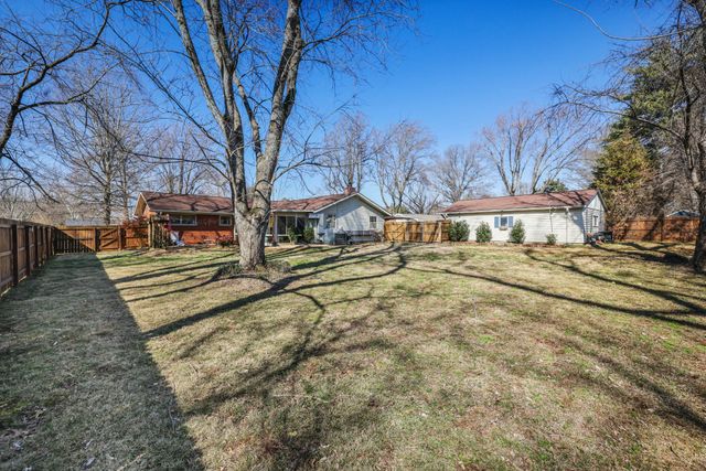 1119 Walton Dr, Murfreesboro, TN 37130