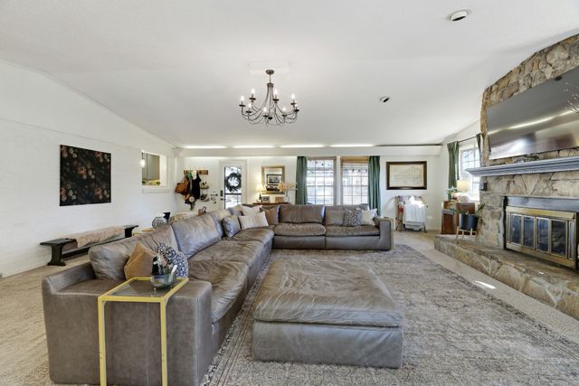 1119 Walton Dr, Murfreesboro, TN 37130