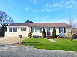 5 William St, Acushnet, MA 02743