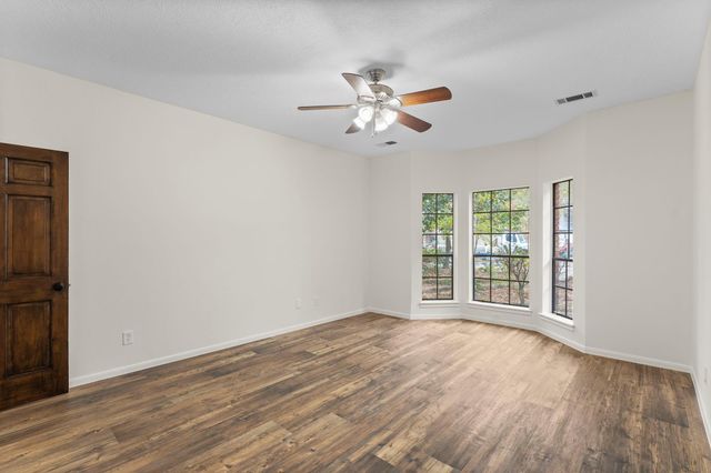 6 Thornhedge Court, The Woodlands, TX 77381