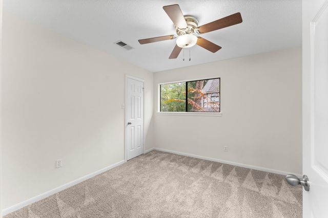 6 Thornhedge Court, The Woodlands, TX 77381