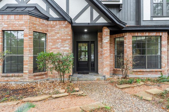 6 Thornhedge Court, The Woodlands, TX 77381