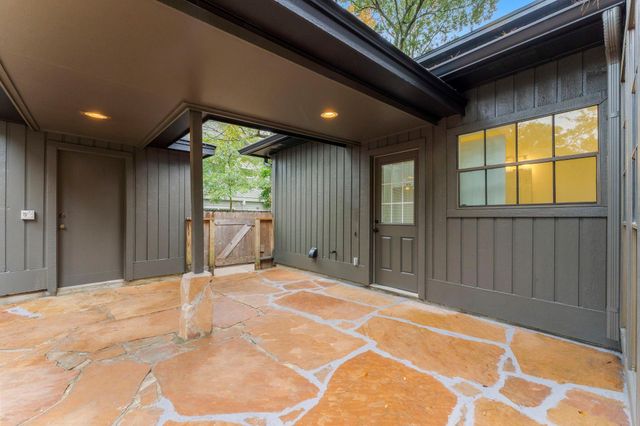 6 Thornhedge Court, The Woodlands, TX 77381