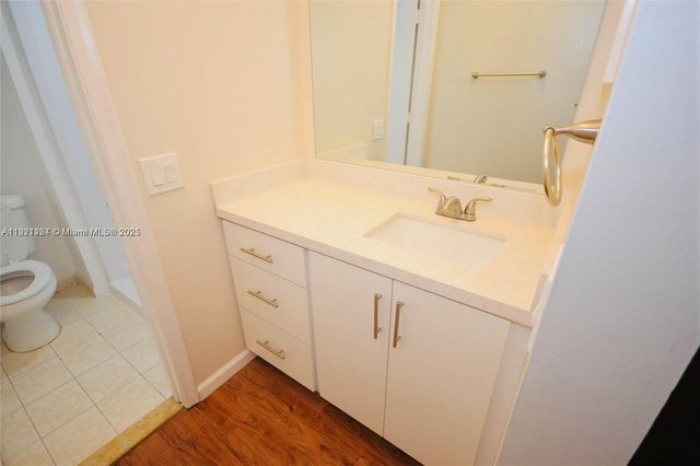 5100 SW 64th Ave 101, Davie, FL 33314