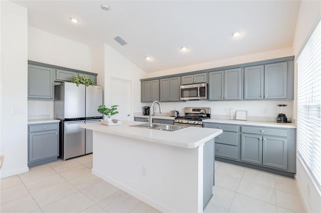 805 HUBBARD LOOP, The Villages, FL 32163