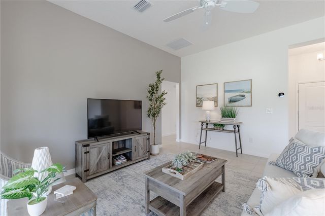 805 HUBBARD LOOP, The Villages, FL 32163