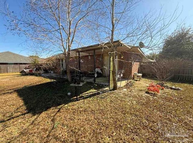 8826 Bluebell St, Milton, FL 32583