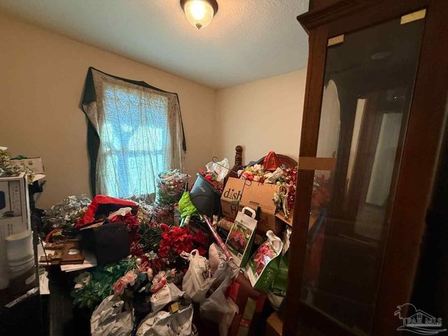 8826 Bluebell St, Milton, FL 32583