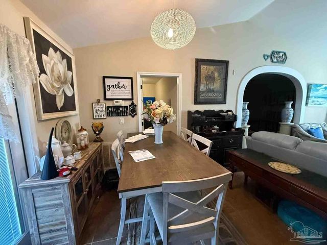 8826 Bluebell St, Milton, FL 32583