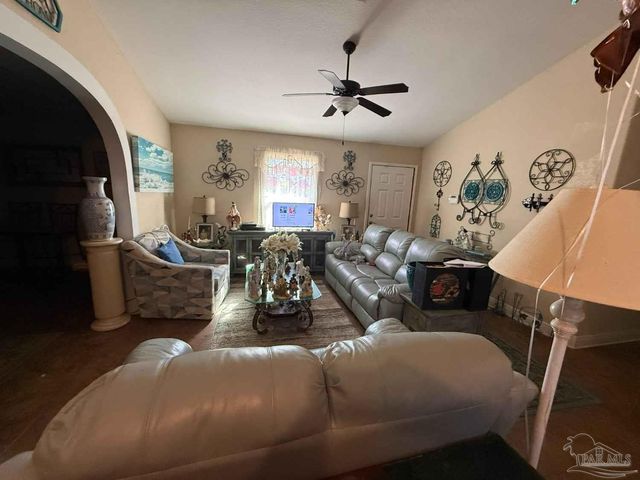 8826 Bluebell St, Milton, FL 32583