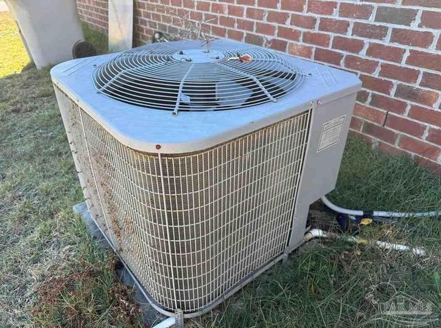 8826 Bluebell St, Milton, FL 32583