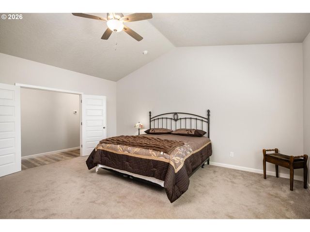390 S 8TH St, Carlton, OR 97111