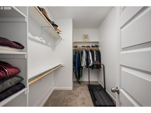 390 S 8TH St, Carlton, OR 97111