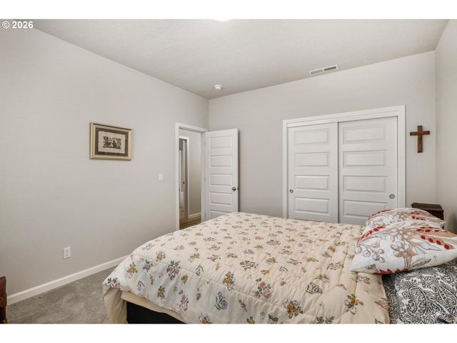 390 S 8TH St, Carlton, OR 97111