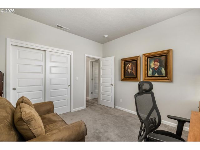 390 S 8TH St, Carlton, OR 97111