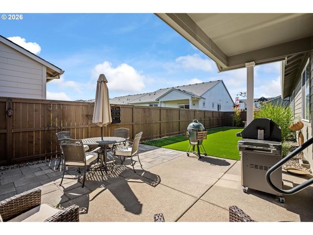 390 S 8TH St, Carlton, OR 97111