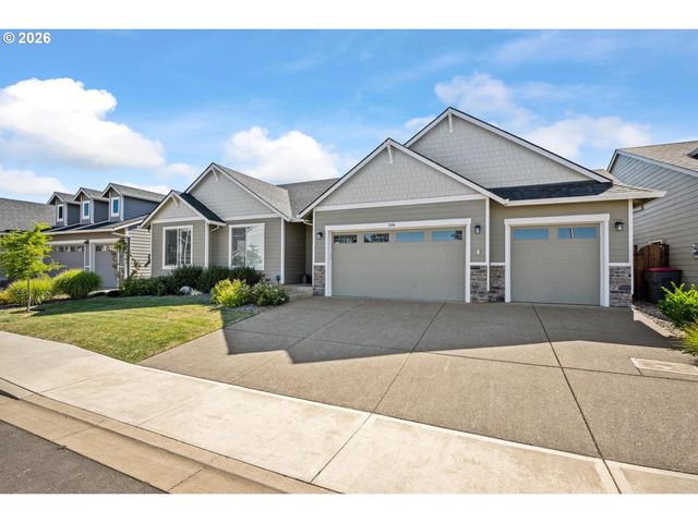 390 S 8TH St, Carlton, OR 97111