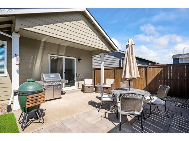 390 S 8TH St, Carlton, OR 97111