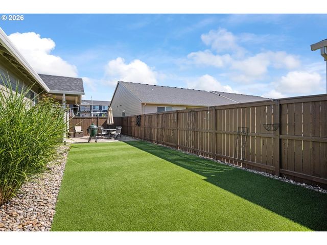 390 S 8TH St, Carlton, OR 97111