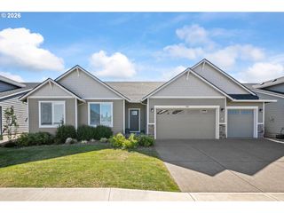 390 S 8TH St, Carlton, OR 97111