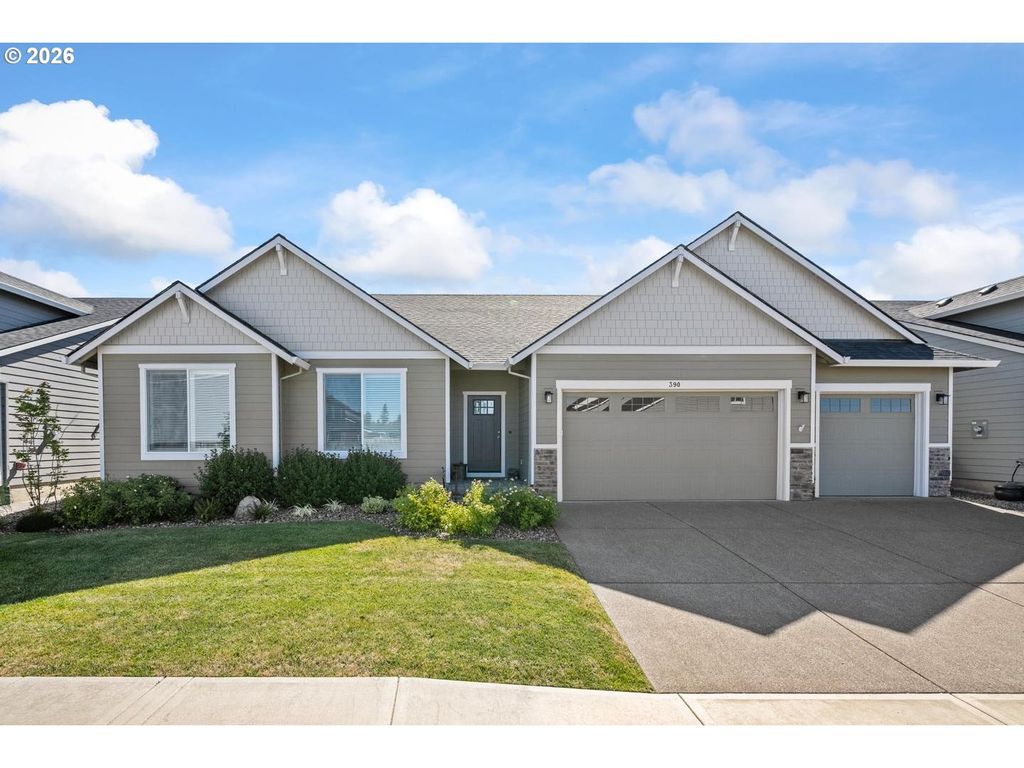 Image 1 of property listing at 390 S 8TH St, Carlton, OR 97111