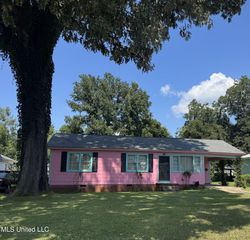 1235 Magnolia Avenue, Natchez, MS 39120