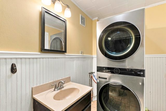 34 Joyce St, Webster, MA 01570