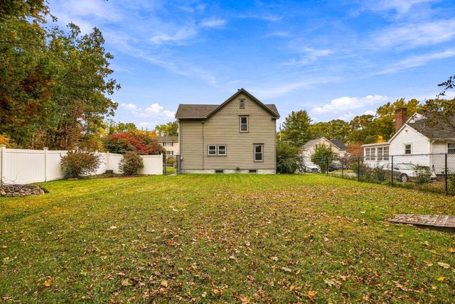 34 Joyce St, Webster, MA 01570
