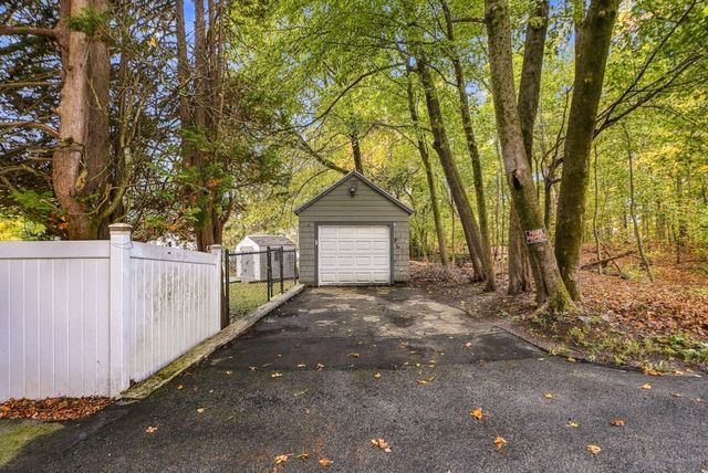 34 Joyce St, Webster, MA 01570