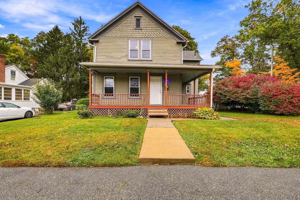34 Joyce St, Webster, MA 01570