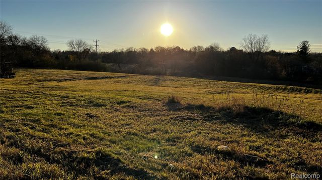 11111 BREWER RD, Addison Township, MI 48367