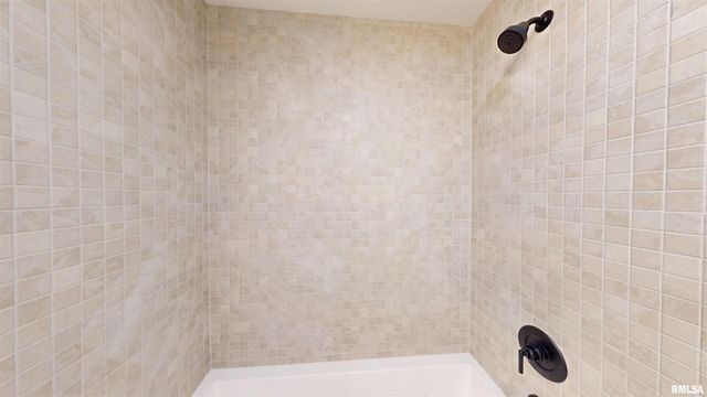 5882 BUTTERFIELD Court, Bettendorf, IA 52722