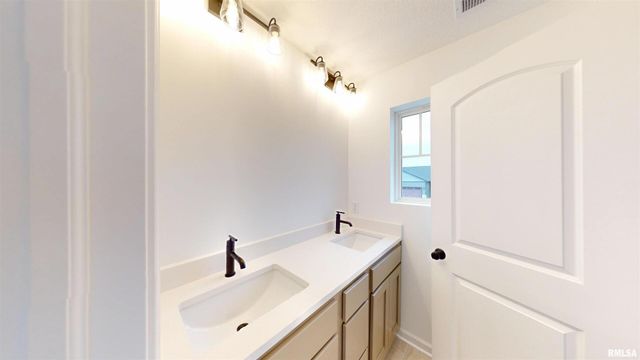 5882 BUTTERFIELD Court, Bettendorf, IA 52722