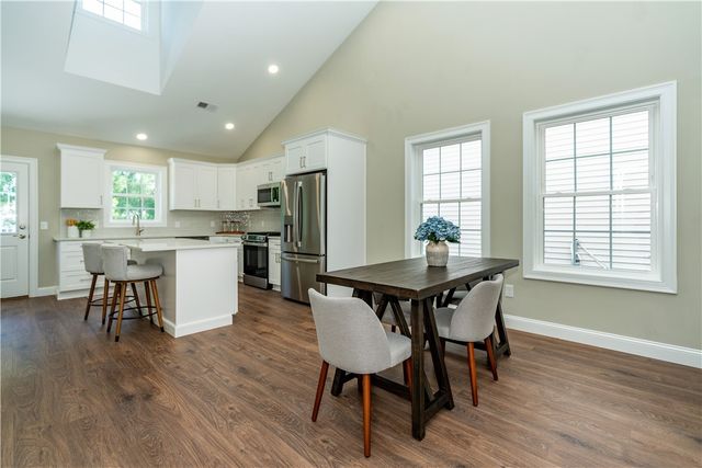7 Fieldstone Way, Johnston, RI 02919