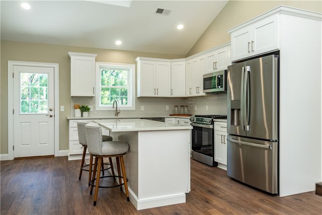 7 Fieldstone Way, Johnston, RI 02919