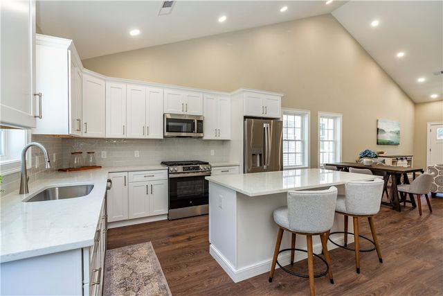 7 Fieldstone Way, Johnston, RI 02919