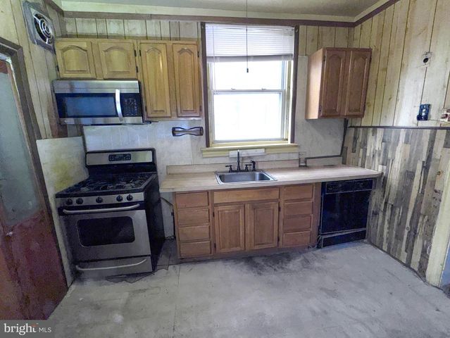 5916 NASSAU RD, Philadelphia, PA 19151
