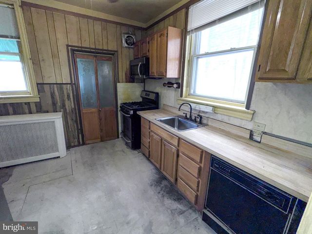 5916 NASSAU RD, Philadelphia, PA 19151