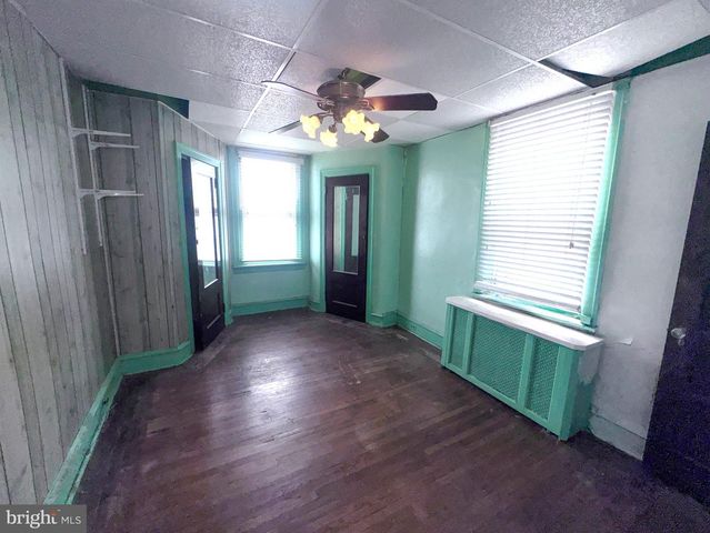 5916 NASSAU RD, Philadelphia, PA 19151