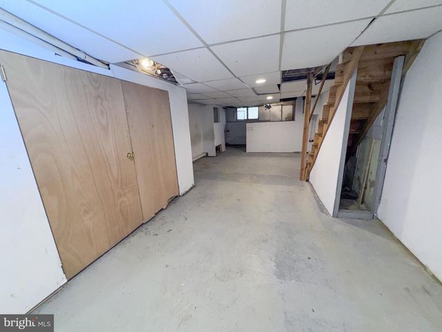 5916 NASSAU RD, Philadelphia, PA 19151
