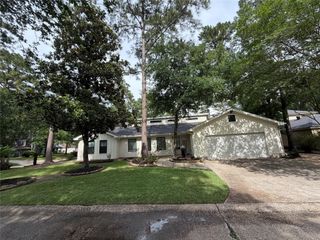 2 Bayleaf Lane, The Woodlands, TX 77380