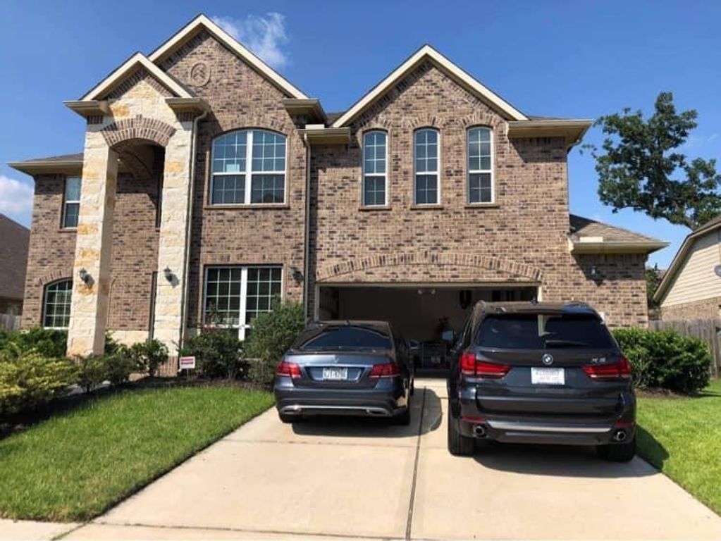 19 Roma Ridge Drive, Missouri City, TX 77459