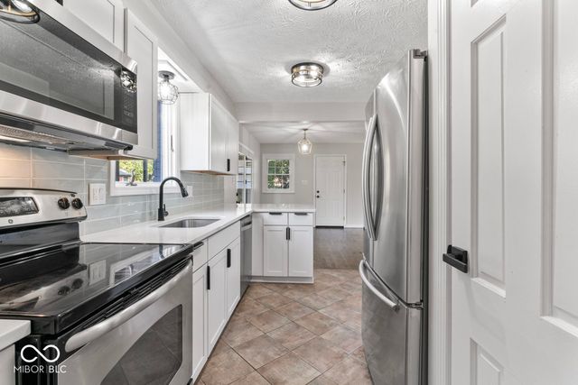 810 Kendale Court, Indianapolis, IN 46234