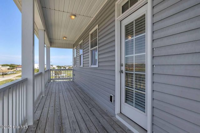 4325 E Pelican Drive, Oak Island, NC 28465