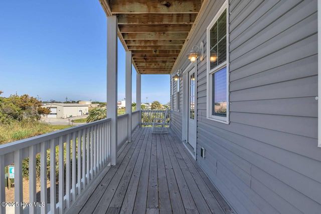 4325 E Pelican Drive, Oak Island, NC 28465
