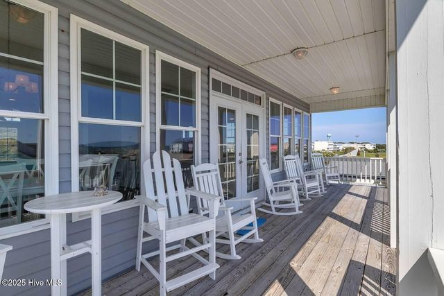 4325 E Pelican Drive, Oak Island, NC 28465