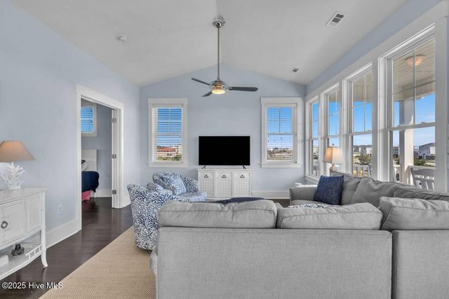 4325 E Pelican Drive, Oak Island, NC 28465